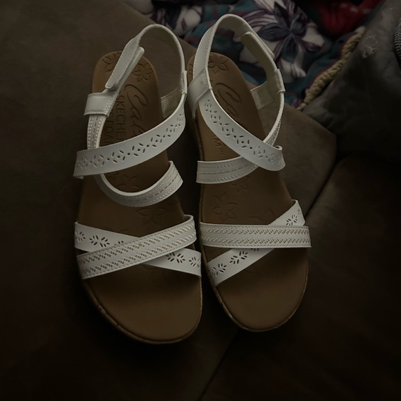 Cali from Sketchers Heels - Picture 2 of 4